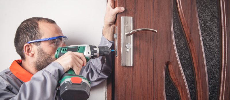 installation-with-lock-door-using-drill-screwdriver
